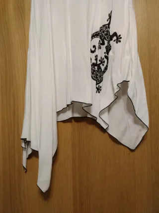 Falda asimétrica con estampado