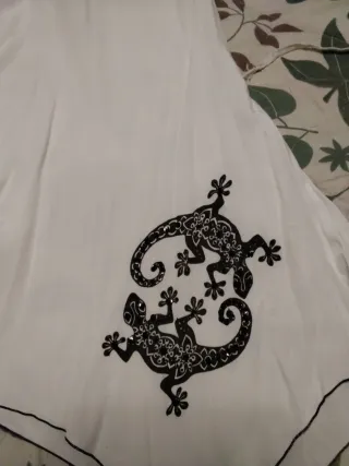 Falda asimétrica con estampado