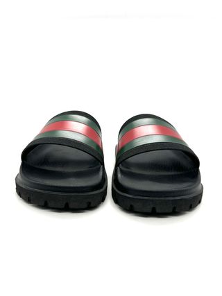 Sandalias Gucci Negras con Rayas Verdes y Rojas
