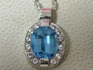 Colgante Oro Blanco 18k con Piedra Azul