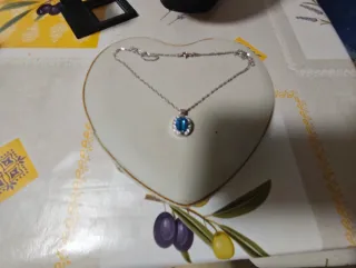Colgante Oro Blanco 18k con Piedra Azul
