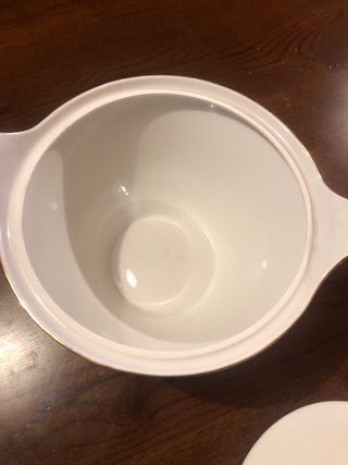 Zuppiera in porcellana con decoro floreale