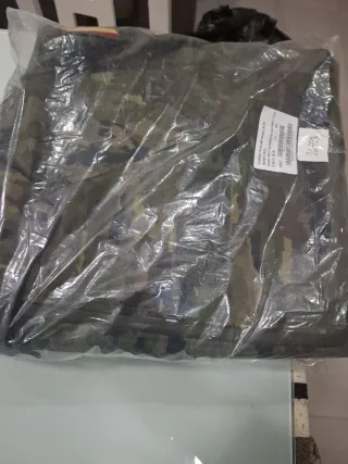 Forro Polar Pixelado Boscoso Talla XL y cartera H.