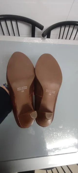 Zapatos de salón de piel marrón