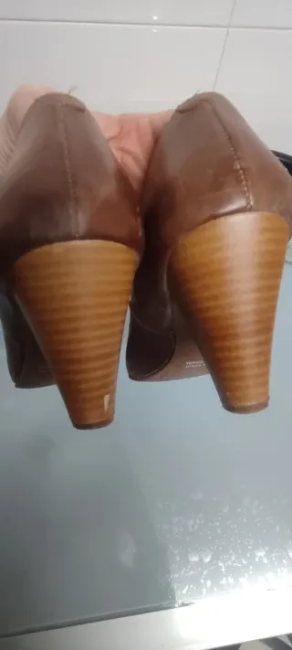 Zapatos de salón de piel marrón