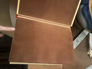 Biblia antigua con caja de terciopelo