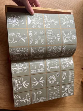 Biblia antigua con caja de terciopelo