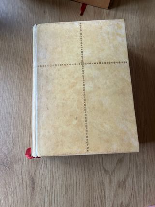 Biblia antigua con caja de terciopelo