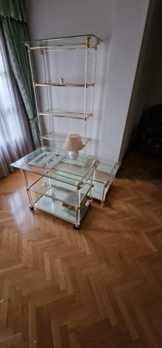 Estantería y mesa auxiliar cristal y dorado