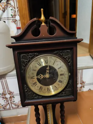 Reloj de pared antiguo