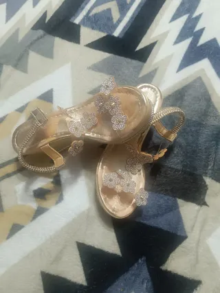 Sandalias doradas cuña talla 36