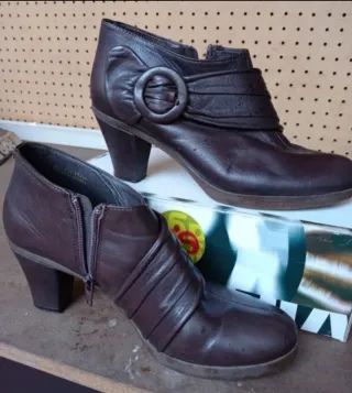 Zapatos abotinados de piel marrones 38 Punto Roma