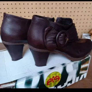 Zapatos abotinados de piel marrones 38 Punto Roma