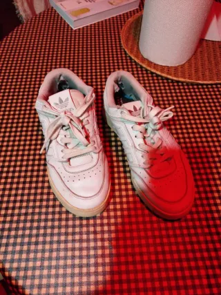 Zapatillas Adidas Blancas y Rojas