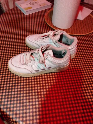 Zapatillas Adidas Blancas y Rojas