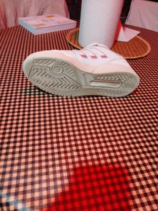 Zapatillas Adidas Blancas y Rojas