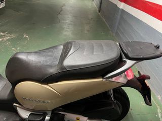 Moto Scooter Aprilia Beige