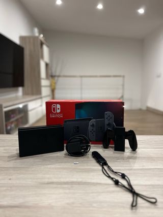 Nintendo Switch Completa Negra y Roja