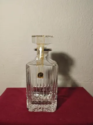 Licorera de cristal tallado