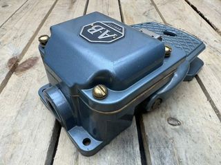 PEDAL ELÉCTRICO ALLEN-BRADLEY BULLETIN 805