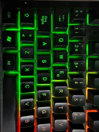 Teclado Gaming Lyander LKB8154 RGB