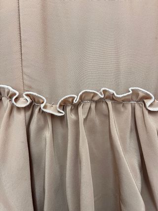 Traje de flamenca beige con volantes