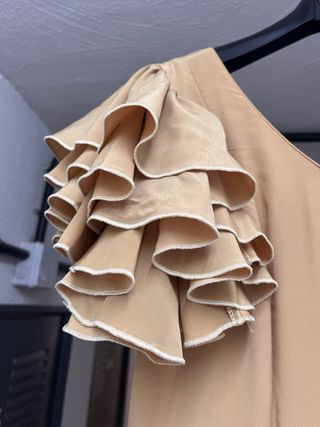 Traje de flamenca beige con volantes