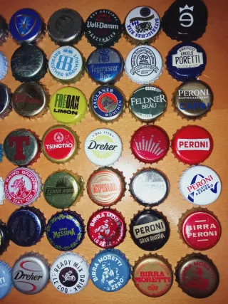 Collezione di 84 tappi di birra diversi paesi