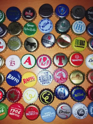 Collezione di 84 tappi di birra diversi paesi