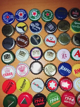 Collezione di 84 tappi di birra diversi paesi