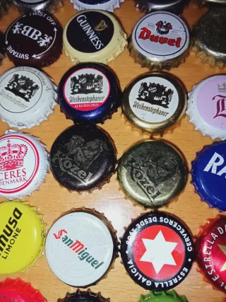 Collezione di 84 tappi di birra diversi paesi