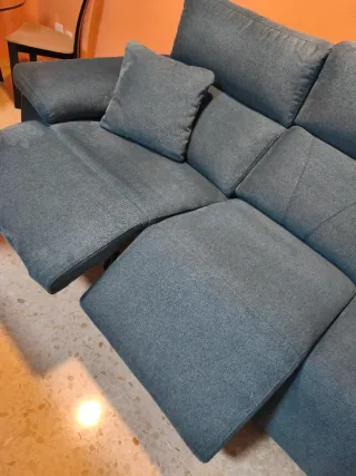 Sofá cuatro plazas con motor automático azul