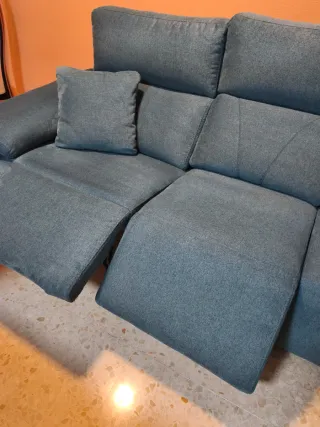 Sofá cuatro plazas con motor automático azul