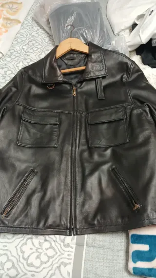 Chaqueta de piel negra