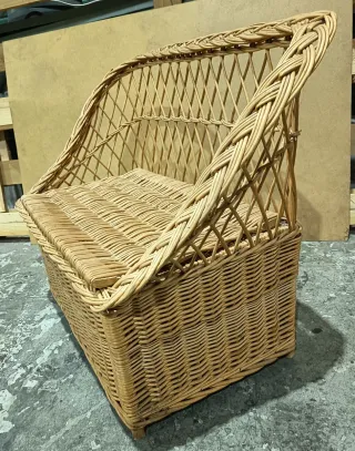 Banco arcón infantil mimbre y madera