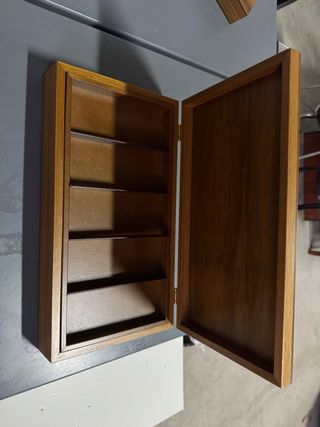 Armario joyero o para pilas de madera