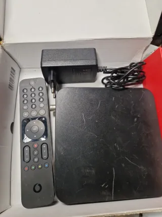 Decodificador Vodafone TV con Mando y Cargador