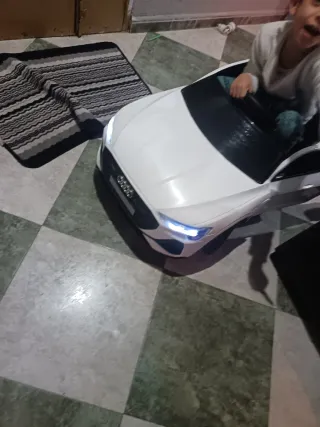 Coche eléctrico infantil Audi e-tron Sportback