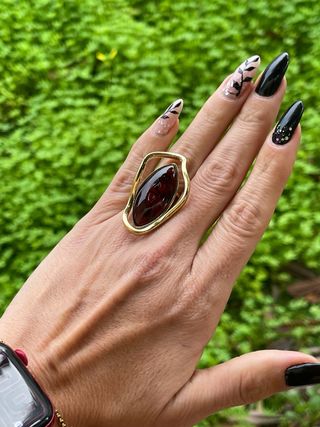 Anello acciaio dorato con pietra marrone vintage