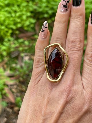 Anello acciaio dorato con pietra marrone vintage