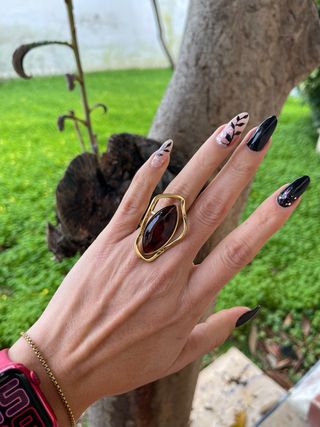 Anello acciaio dorato con pietra marrone vintage