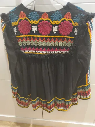 Chaqueta- blusa bordada boho