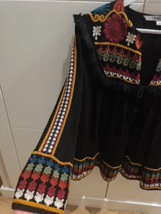 Chaqueta- blusa bordada boho