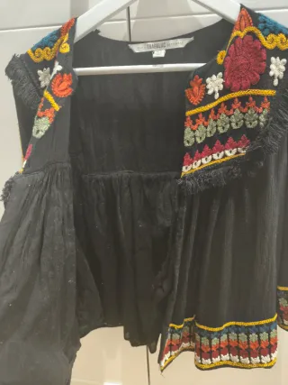 Chaqueta- blusa bordada boho