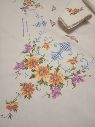 Mantelería bordada a mano punto de cruz nueva