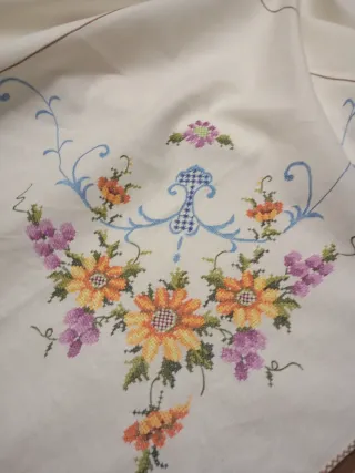 Mantelería bordada a mano punto de cruz nueva