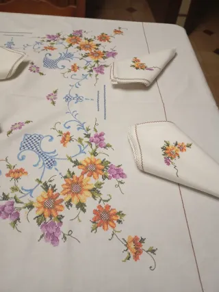 Mantelería bordada a mano punto de cruz nueva