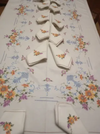 Mantelería bordada a mano punto de cruz nueva