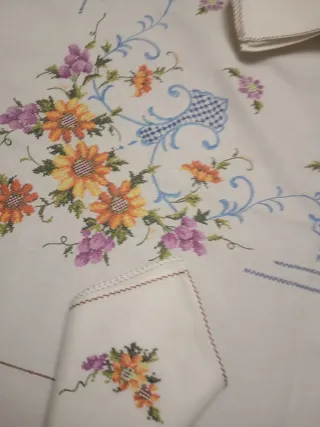 Mantelería bordada a mano punto de cruz nueva