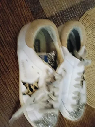 Zapatillas deportivas blancas y beige